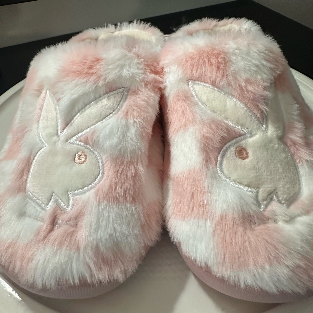 🆕Playboy Slippers - Picture 2 of 14